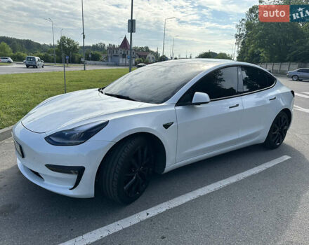 Білий Тесла Модель 3, об'ємом двигуна 0 л та пробігом 52 тис. км за 25500 $, фото 1 на Automoto.ua