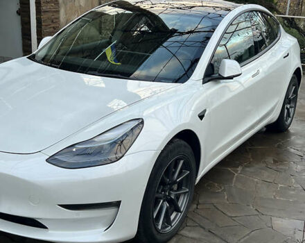 Білий Тесла Модель 3, об'ємом двигуна 0 л та пробігом 57 тис. км за 23000 $, фото 2 на Automoto.ua