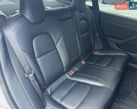 Белый Тесла Модель 3, объемом двигателя 0 л и пробегом 37 тыс. км за 17999 $, фото 47 на Automoto.ua