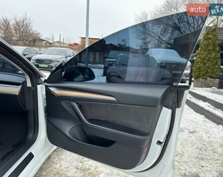 Белый Тесла Модель 3, объемом двигателя 0 л и пробегом 37 тыс. км за 17999 $, фото 49 на Automoto.ua