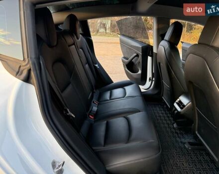 Білий Тесла Модель 3, об'ємом двигуна 0 л та пробігом 88 тис. км за 20950 $, фото 28 на Automoto.ua