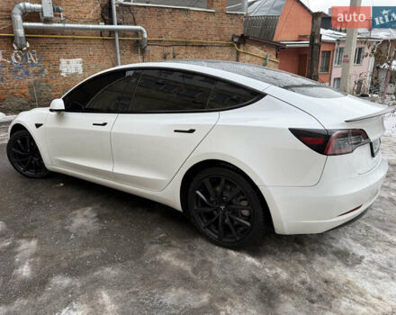 Білий Тесла Модель 3, об'ємом двигуна 0 л та пробігом 64 тис. км за 19900 $, фото 15 на Automoto.ua