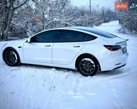 Белый Тесла Модель 3, объемом двигателя 0 л и пробегом 124 тыс. км за 19000 $, фото 12 на Automoto.ua