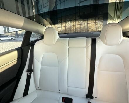 Білий Тесла Модель 3, об'ємом двигуна 0 л та пробігом 71 тис. км за 23600 $, фото 19 на Automoto.ua