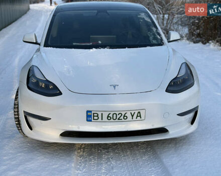 Белый Тесла Модель 3, объемом двигателя 0 л и пробегом 124 тыс. км за 19000 $, фото 2 на Automoto.ua