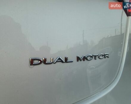 Белый Тесла Модель 3, объемом двигателя 0 л и пробегом 85 тыс. км за 17500 $, фото 17 на Automoto.ua