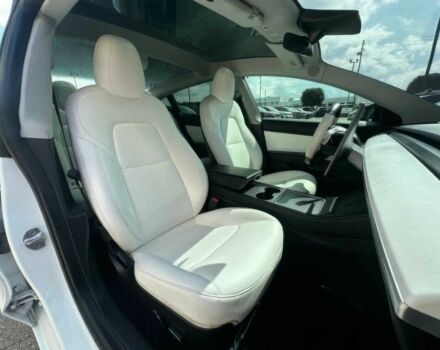 Белый Тесла Модель 3, объемом двигателя 0 л и пробегом 13 тыс. км за 13600 $, фото 7 на Automoto.ua