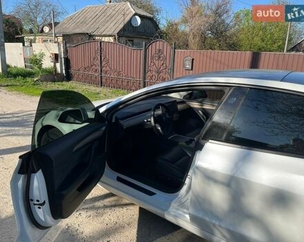 Белый Тесла Модель 3, объемом двигателя 0 л и пробегом 43 тыс. км за 23199 $, фото 23 на Automoto.ua