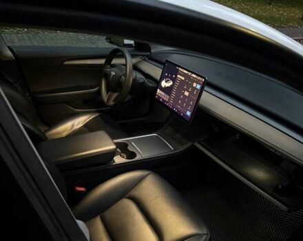 Тесла Модель 3 2021 у Києві на Automoto.ua Білий Тесла Модель 3, об'ємом двигуна 0 л та пробігом 105 тис. км за 19500 $, фото 12 на Automoto.ua