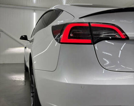 Білий Тесла Модель 3, об'ємом двигуна 0 л та пробігом 113 тис. км за 20200 $, фото 45 на Automoto.ua