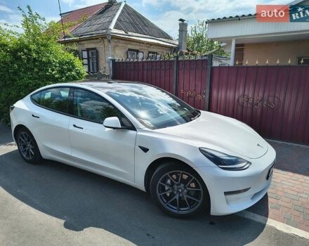 Белый Тесла Модель 3, объемом двигателя 0 л и пробегом 64 тыс. км за 18500 $, фото 23 на Automoto.ua