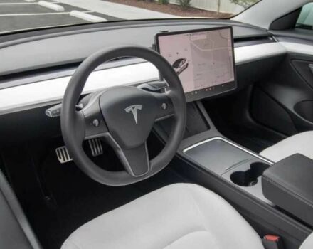 Білий Тесла Модель 3, об'ємом двигуна 0 л та пробігом 70 тис. км за 12900 $, фото 11 на Automoto.ua
