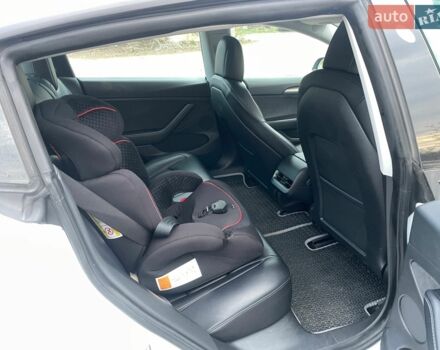 Білий Тесла Модель 3, об'ємом двигуна 0 л та пробігом 180 тис. км за 15900 $, фото 4 на Automoto.ua