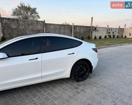 Білий Тесла Модель 3, об'ємом двигуна 0 л та пробігом 180 тис. км за 18800 $, фото 5 на Automoto.ua