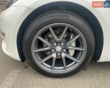 Белый Тесла Модель 3, объемом двигателя 0 л и пробегом 65 тыс. км за 20490 $, фото 10 на Automoto.ua