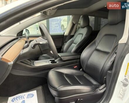 Белый Тесла Модель 3, объемом двигателя 0 л и пробегом 91 тыс. км за 18500 $, фото 9 на Automoto.ua