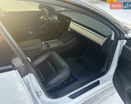 Білий Тесла Модель 3, об'ємом двигуна 0 л та пробігом 65 тис. км за 16800 $, фото 6 на Automoto.ua