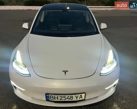 Белый Тесла Модель 3, объемом двигателя 0 л и пробегом 68 тыс. км за 16999 $, фото 6 на Automoto.ua