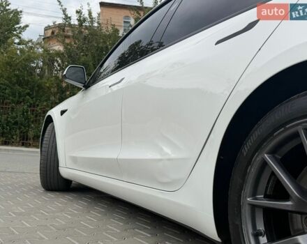 Белый Тесла Модель 3, объемом двигателя 0 л и пробегом 90 тыс. км за 14888 $, фото 17 на Automoto.ua