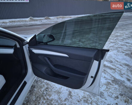 Белый Тесла Модель 3, объемом двигателя 0 л и пробегом 42 тыс. км за 19500 $, фото 12 на Automoto.ua