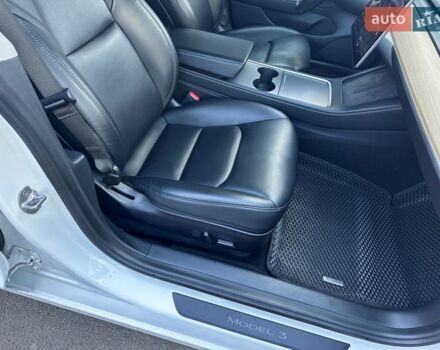 Білий Тесла Модель 3, об'ємом двигуна 0 л та пробігом 65 тис. км за 17950 $, фото 29 на Automoto.ua