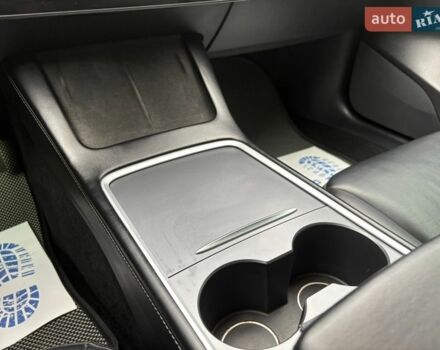 Белый Тесла Модель 3, объемом двигателя 0 л и пробегом 91 тыс. км за 18500 $, фото 11 на Automoto.ua