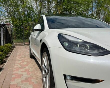 Білий Тесла Модель 3, об'ємом двигуна 0 л та пробігом 56 тис. км за 18000 $, фото 3 на Automoto.ua