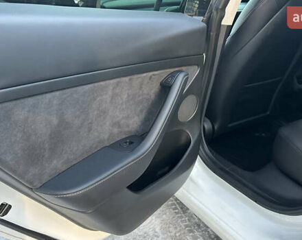 Белый Тесла Модель 3, объемом двигателя 0 л и пробегом 59 тыс. км за 18700 $, фото 13 на Automoto.ua