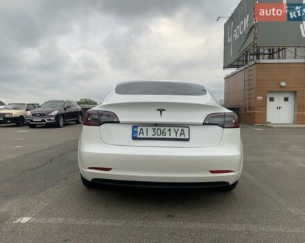 Белый Тесла Модель 3, объемом двигателя 0 л и пробегом 65 тыс. км за 20490 $, фото 2 на Automoto.ua