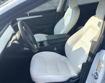 Білий Тесла Модель 3, об'ємом двигуна 0 л та пробігом 106 тис. км за 18900 $, фото 42 на Automoto.ua