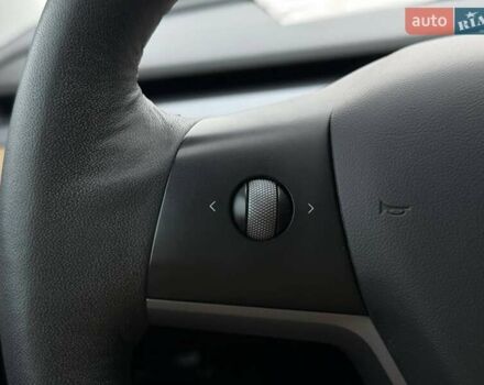 Білий Тесла Модель 3, об'ємом двигуна 0 л та пробігом 185 тис. км за 13900 $, фото 26 на Automoto.ua