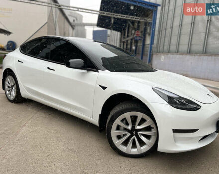 Білий Тесла Модель 3, об'ємом двигуна 0 л та пробігом 59 тис. км за 18600 $, фото 2 на Automoto.ua