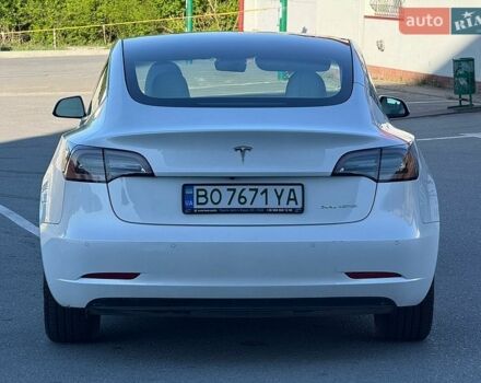 Белый Тесла Модель 3, объемом двигателя 0 л и пробегом 105 тыс. км за 17999 $, фото 5 на Automoto.ua