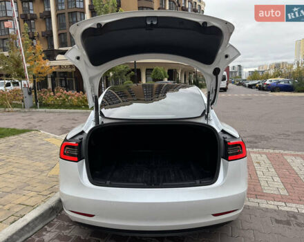 Белый Тесла Модель 3, объемом двигателя 0 л и пробегом 45 тыс. км за 29000 $, фото 48 на Automoto.ua