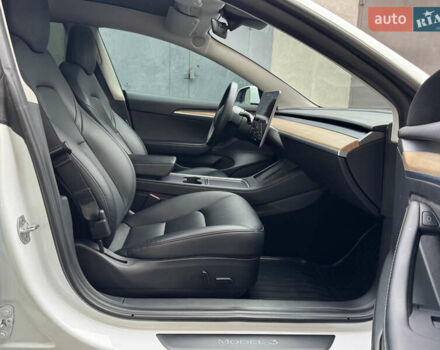 Белый Тесла Модель 3, объемом двигателя 0 л и пробегом 45 тыс. км за 29000 $, фото 16 на Automoto.ua