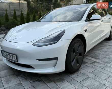 Білий Тесла Модель 3, об'ємом двигуна 0 л та пробігом 32 тис. км за 26900 $, фото 1 на Automoto.ua