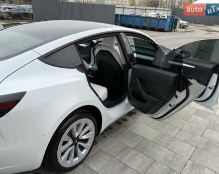 Білий Тесла Модель 3, об'ємом двигуна 0 л та пробігом 64 тис. км за 24900 $, фото 10 на Automoto.ua