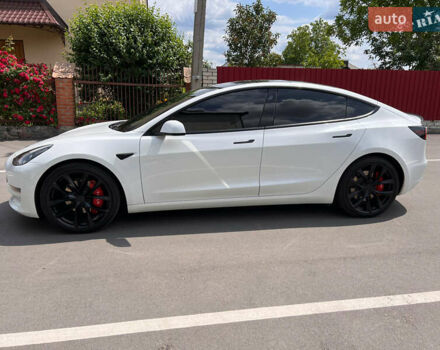 Белый Тесла Модель 3, объемом двигателя 0 л и пробегом 62 тыс. км за 23500 $, фото 1 на Automoto.ua