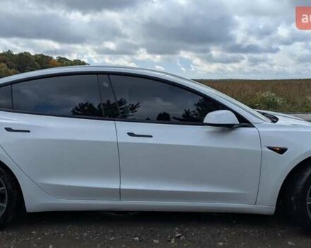 Белый Тесла Модель 3, объемом двигателя 0 л и пробегом 59 тыс. км за 22499 $, фото 3 на Automoto.ua