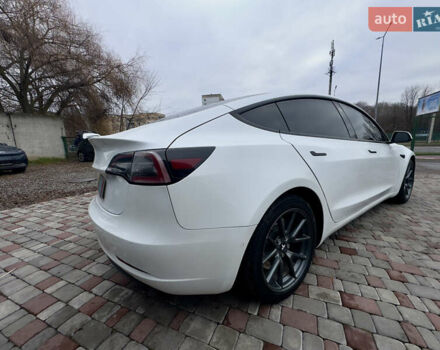 Білий Тесла Модель 3, об'ємом двигуна 0 л та пробігом 84 тис. км за 18300 $, фото 41 на Automoto.ua