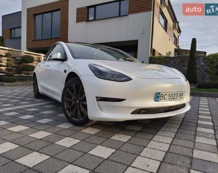 Белый Тесла Модель 3, объемом двигателя 0 л и пробегом 105 тыс. км за 16950 $, фото 3 на Automoto.ua