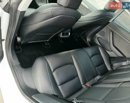 Білий Тесла Модель 3, об'ємом двигуна 0 л та пробігом 80 тис. км за 18999 $, фото 12 на Automoto.ua