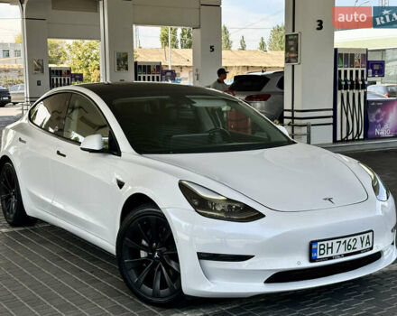 Тесла Модель 3 2021 у Одесі на Automoto.ua Білий Тесла Модель 3, об'ємом двигуна 0 л та пробігом 98 тис. км за 17800 $, фото 33 на Automoto.ua