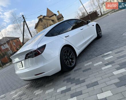 Белый Тесла Модель 3, объемом двигателя 0 л и пробегом 37 тыс. км за 19999 $, фото 49 на Automoto.ua