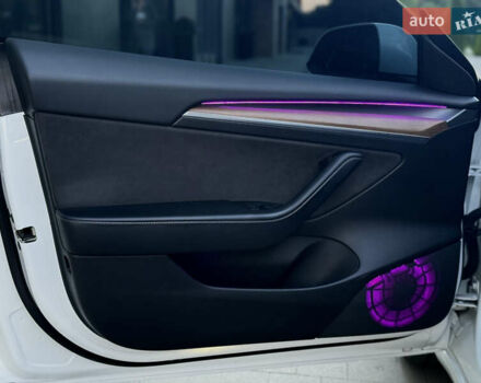 Білий Тесла Модель 3, об'ємом двигуна 0 л та пробігом 93 тис. км за 23000 $, фото 9 на Automoto.ua