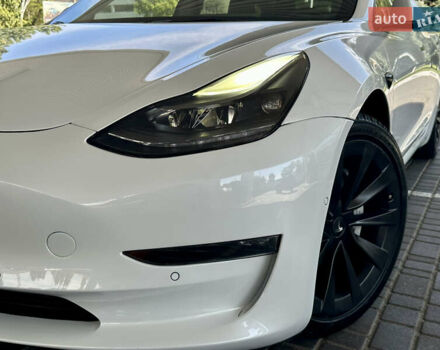 Тесла Модель 3 2021 у Одесі на Automoto.ua Білий Тесла Модель 3, об'ємом двигуна 0 л та пробігом 98 тис. км за 17800 $, фото 19 на Automoto.ua