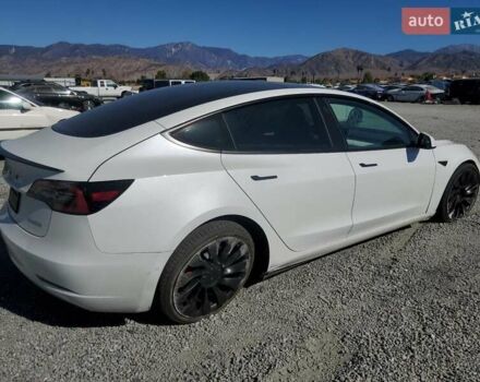 Білий Тесла Модель 3, об'ємом двигуна 0 л та пробігом 65 тис. км за 18000 $, фото 2 на Automoto.ua