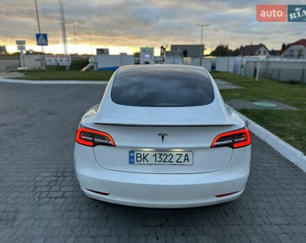 Білий Тесла Модель 3, об'ємом двигуна 0 л та пробігом 90 тис. км за 18500 $, фото 2 на Automoto.ua
