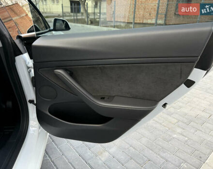 Белый Тесла Модель 3, объемом двигателя 0 л и пробегом 37 тыс. км за 19999 $, фото 122 на Automoto.ua