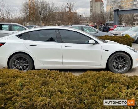 Белый Тесла Модель 3, объемом двигателя 82 л и пробегом 60 тыс. км за 25500 $, фото 7 на Automoto.ua